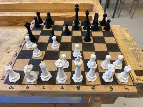 Sjakkbrett og 3D-printa brikker